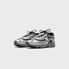 New Balance M1000 - Silver Metallic | Kith Silver Metallic