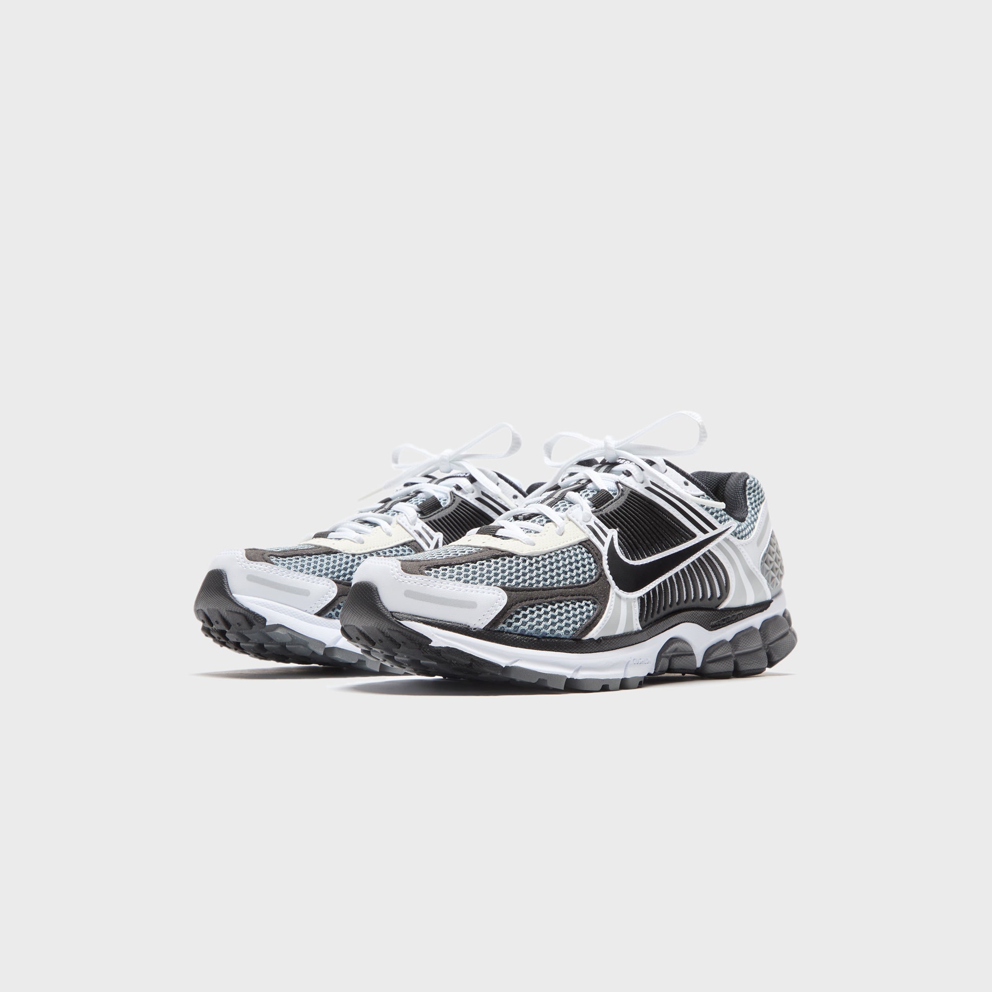 Nike Zoom Vomero 5 SE SP - Dark Grey / White / Sail / Black | Kith Dark Grey / White / Sail / Black