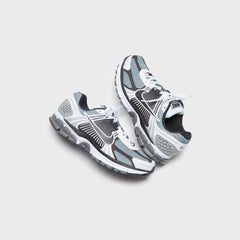 Nike Zoom Vomero 5 SE SP - Dark Grey / White / Sail / Black | Kith Dark Grey / White / Sail / Black