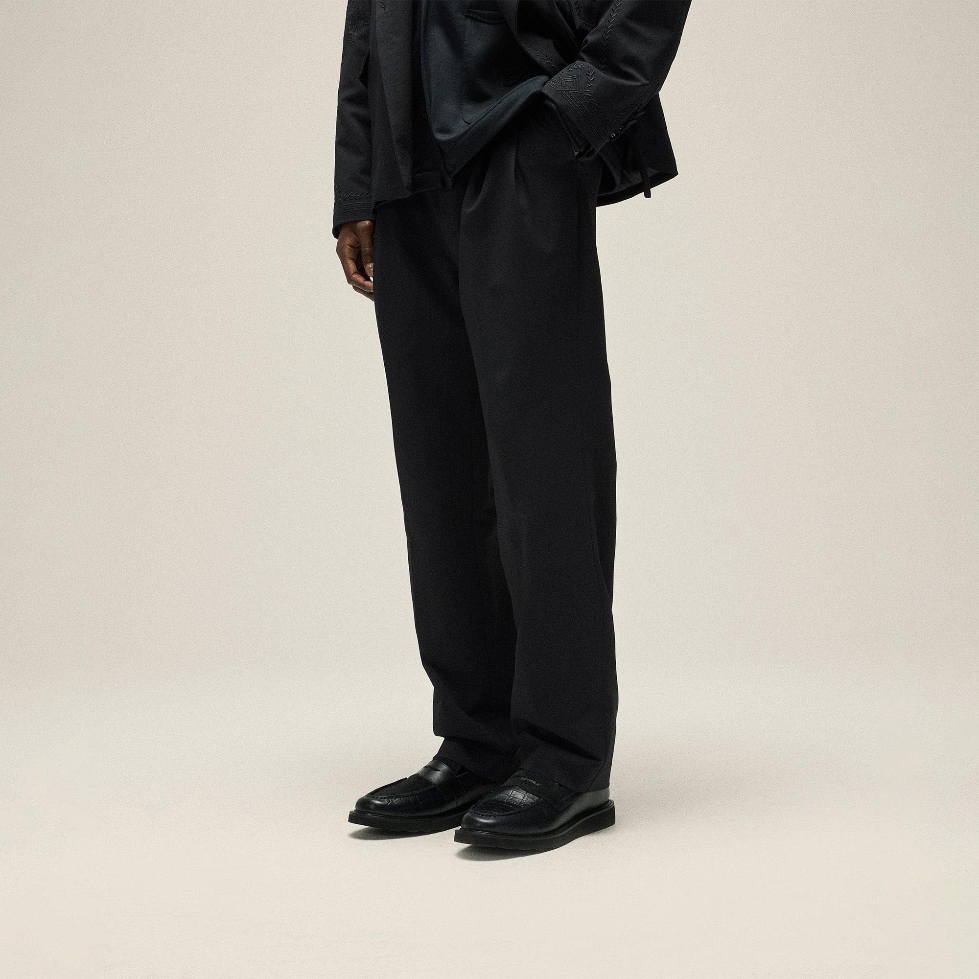 &Kin Kylan Pleater Trouser - Black | Kith Black