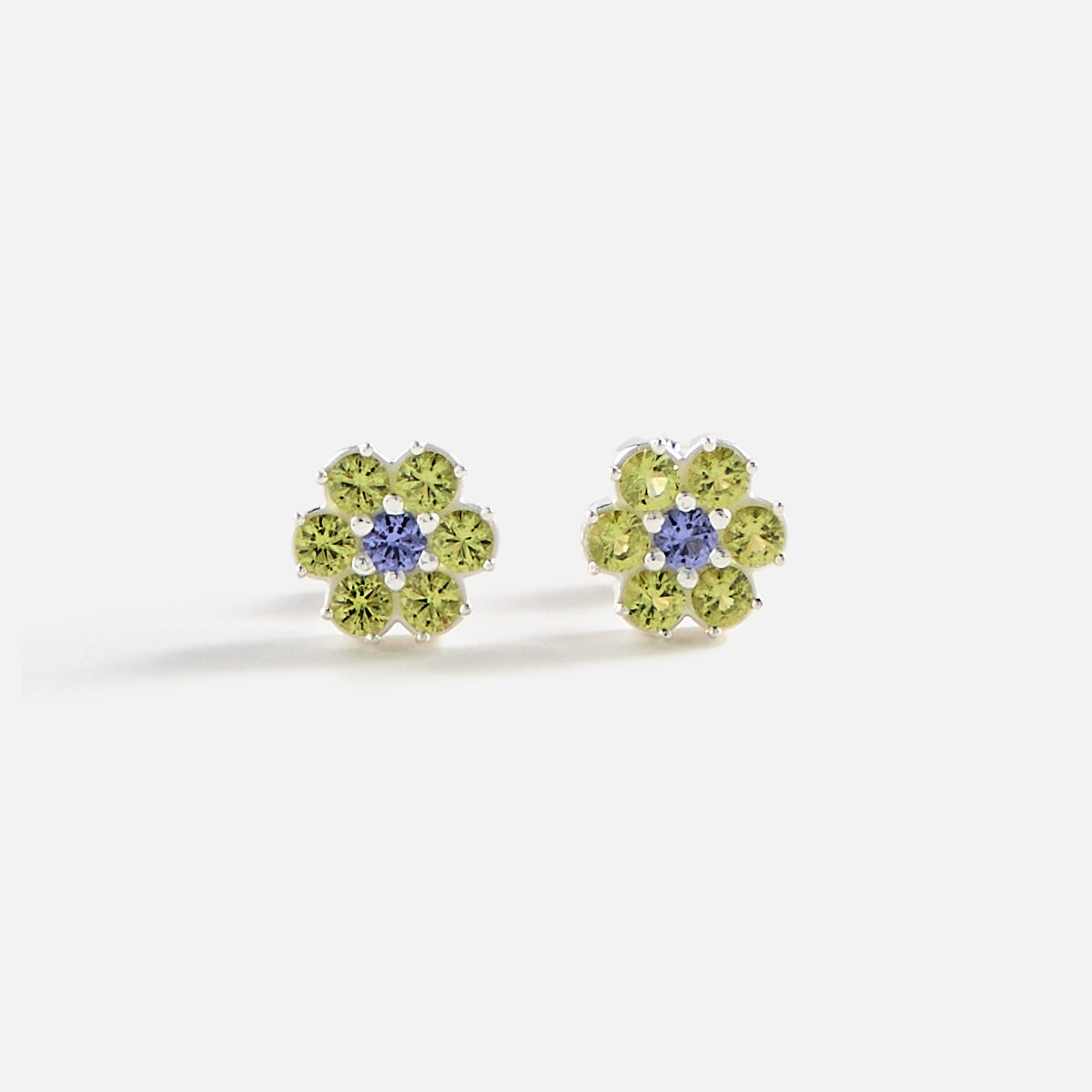 Hatton Labs Daisy Earrings - Peridot / Tanzanite | Kith Peridot / Tanzanite
