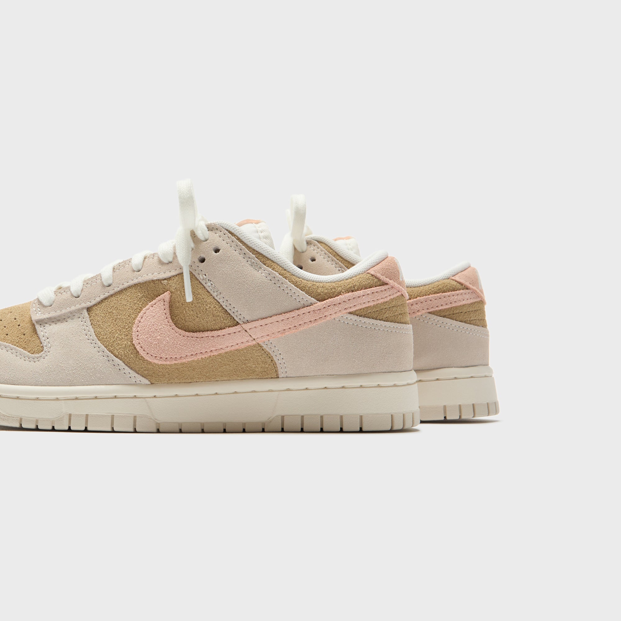 Nike WMNS Dunk Low - Phantom / Parachute Beige / Sail / Washed Coral | Kith Phantom / Parachute Beige / Sail / Washed Coral