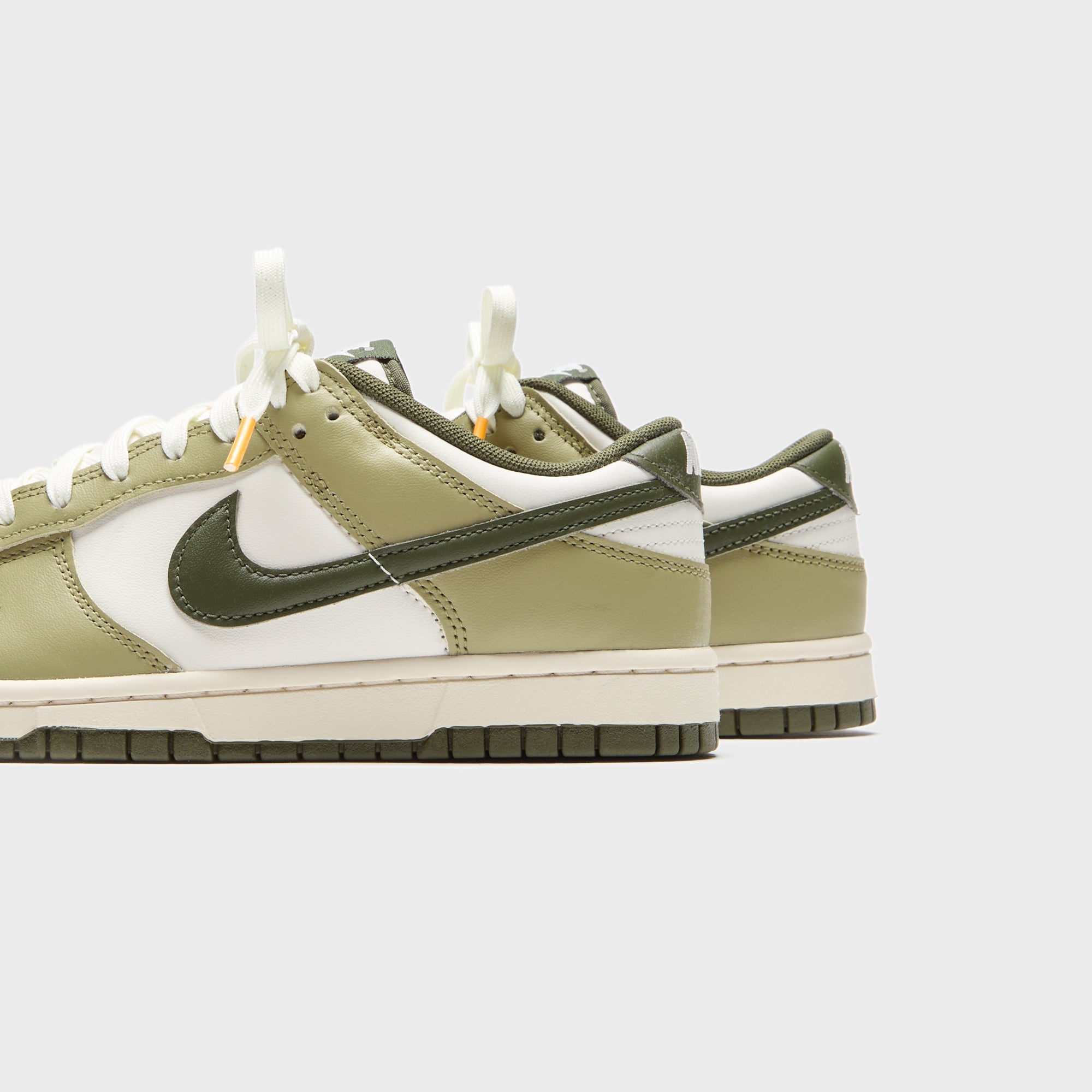 Nike Dunk Low Retro - Neutral Olive / Cargo Khaki / Phantom | Kith Neutral Olive / Cargo Khaki / Phantom