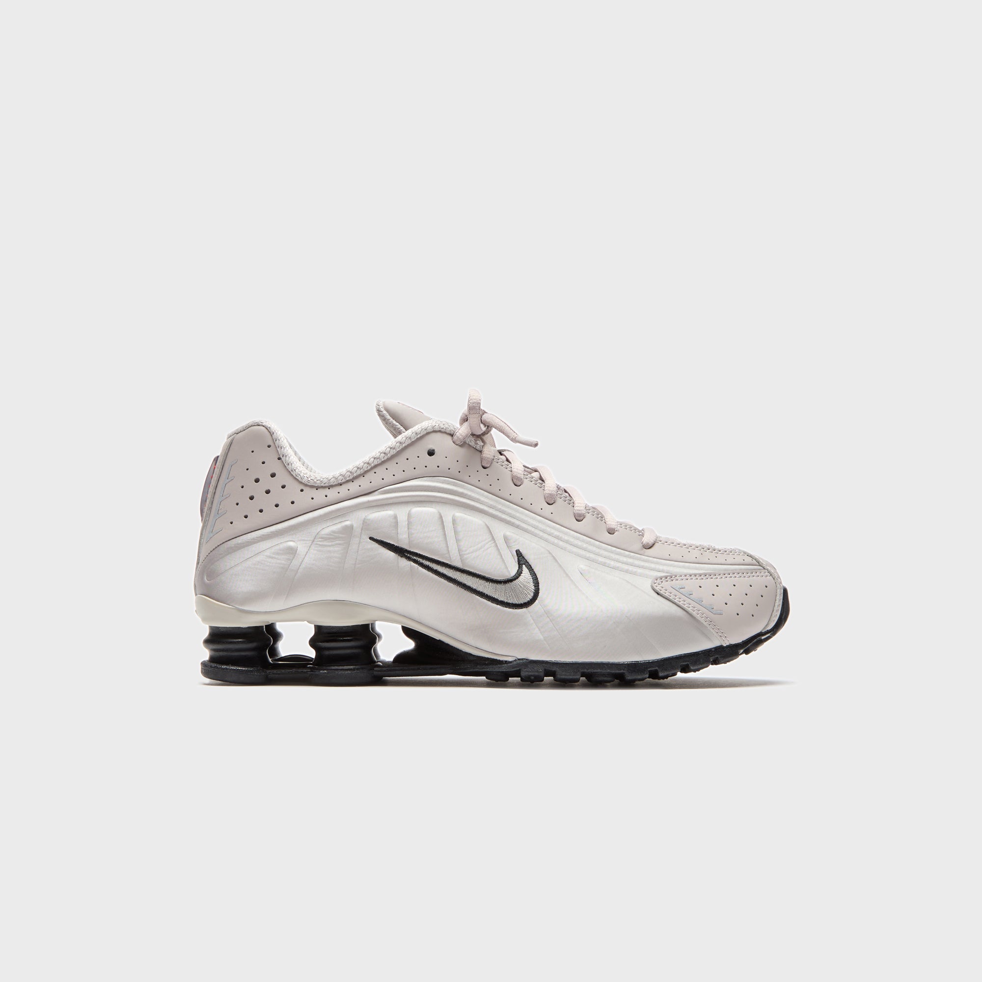 Nike Shox R4 - College Grey / University Red / Metallic Silver / Black | Kith College Grey / University Red / Metallic Silver / Black
