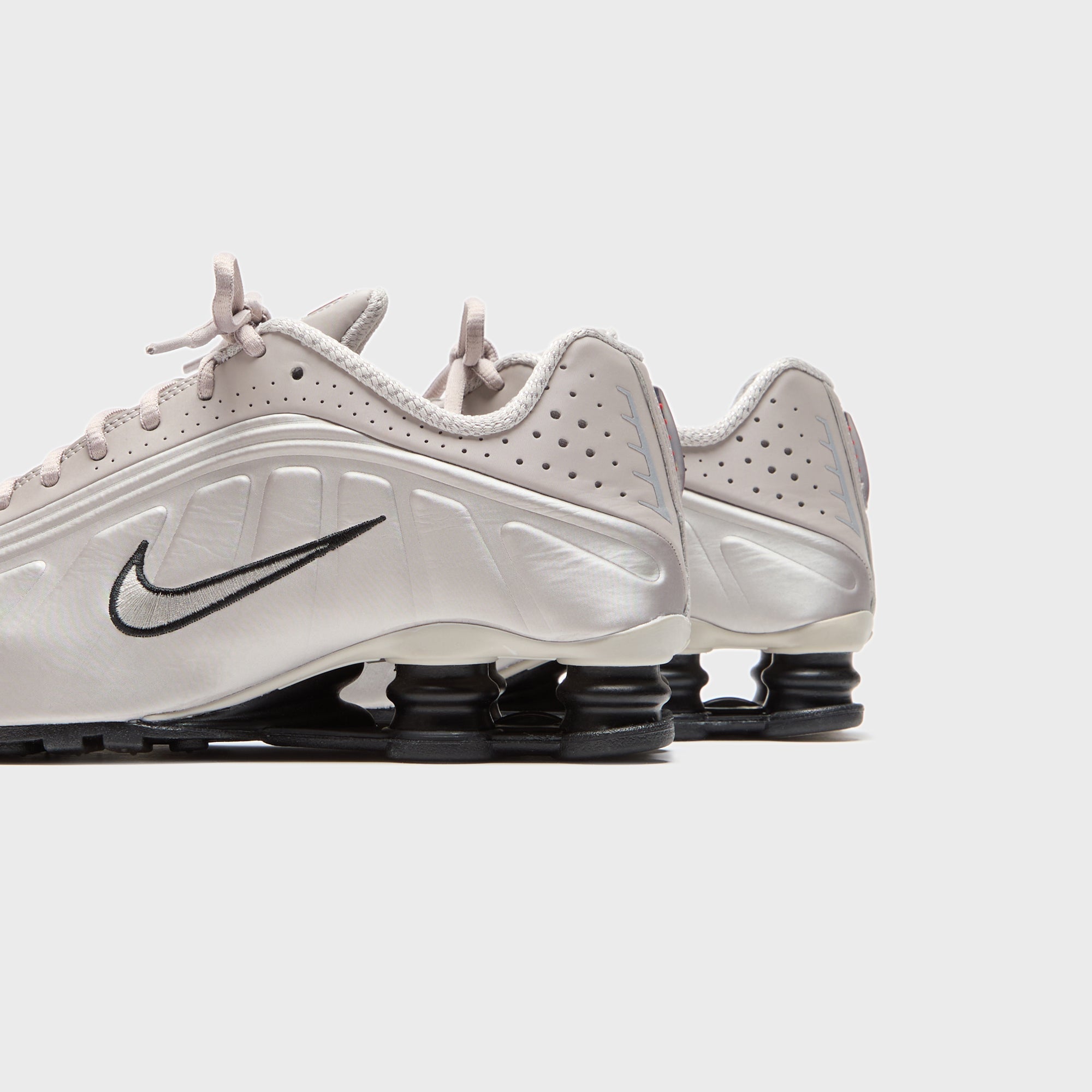 Nike Shox R4 - College Grey / University Red / Metallic Silver / Black | Kith College Grey / University Red / Metallic Silver / Black