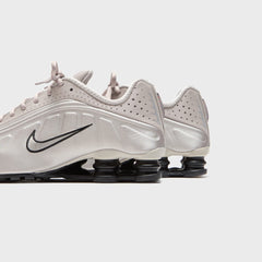 Nike Shox R4 - College Grey / University Red / Metallic Silver / Black | Kith College Grey / University Red / Metallic Silver / Black