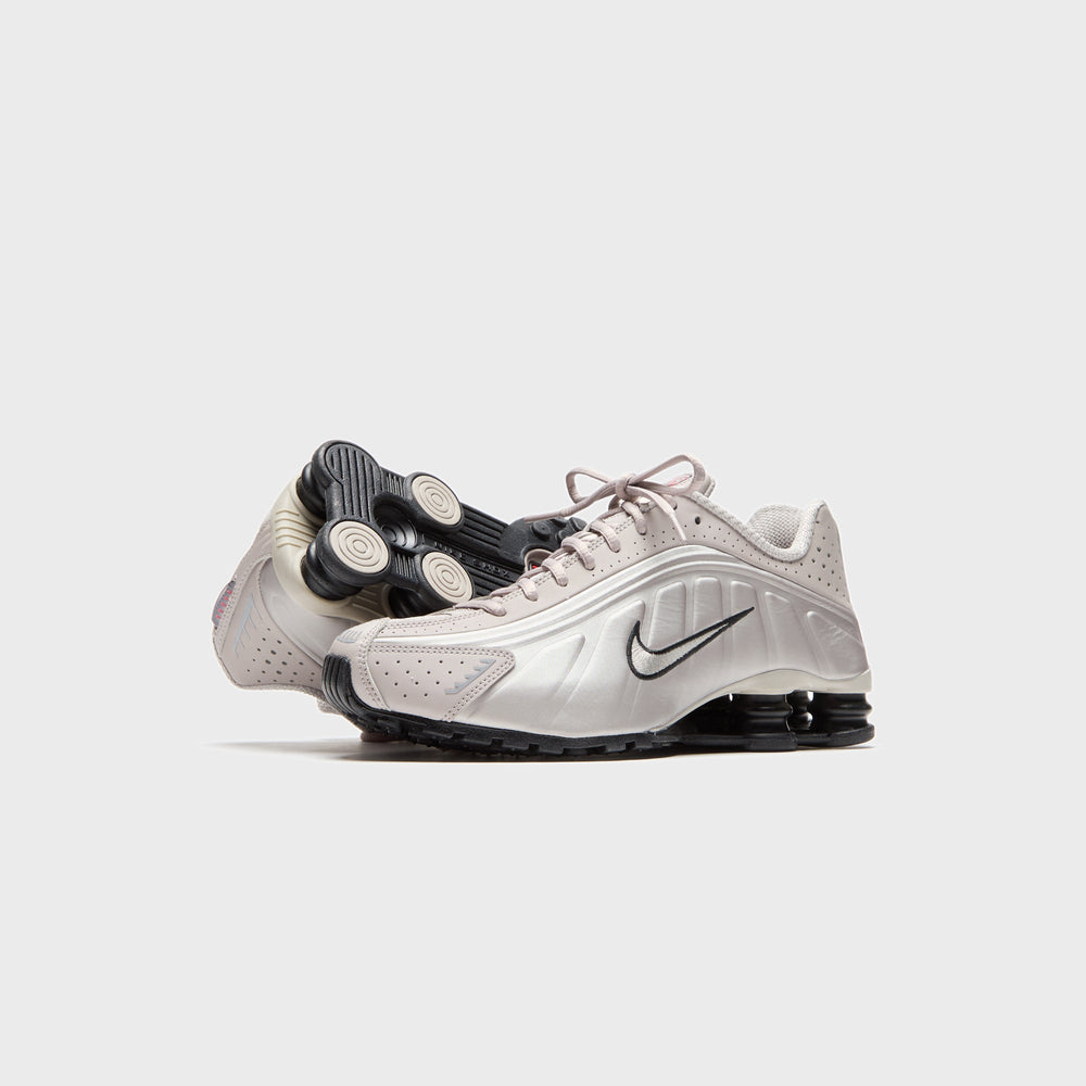 Nike Shox R4 - College Grey / University Red / Metallic Silver / Black | Kith College Grey / University Red / Metallic Silver / Black
