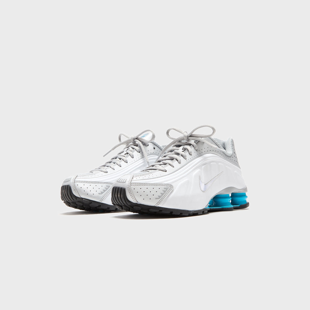 Nike Shox R4 - Metallic Silver / White / Blue Lagoon | Kith Metallic Silver / White / Blue Lagoon