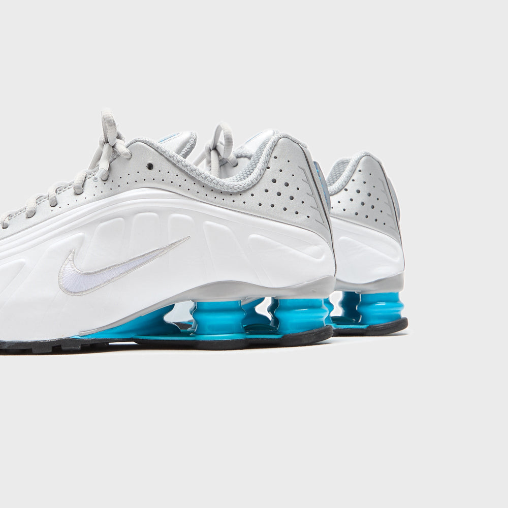 Nike Shox R4 - Metallic Silver / White / Blue Lagoon | Kith Metallic Silver / White / Blue Lagoon