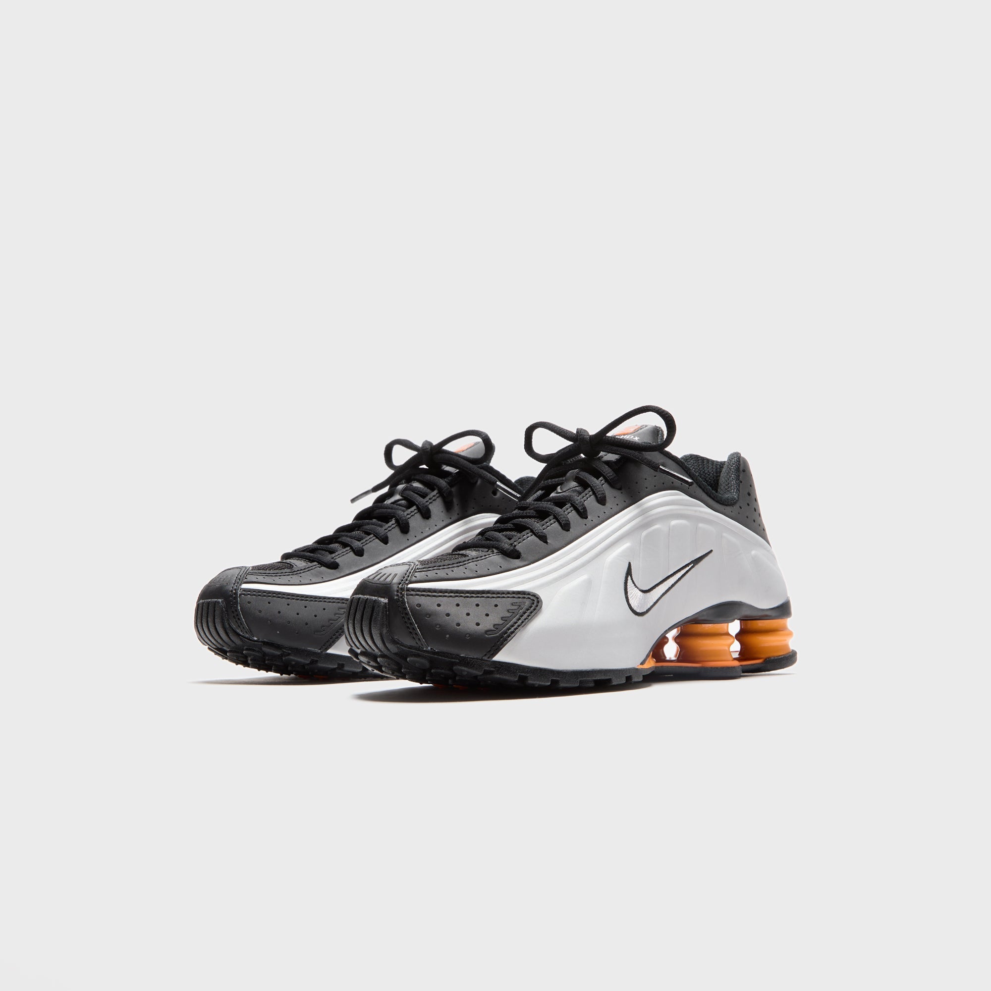 Nike Shox R4 - Black / Vast Grey / Bright Mandarin / Metallic Silver | Kith Black / Vast Grey / Bright Mandarin / Metallic Silver