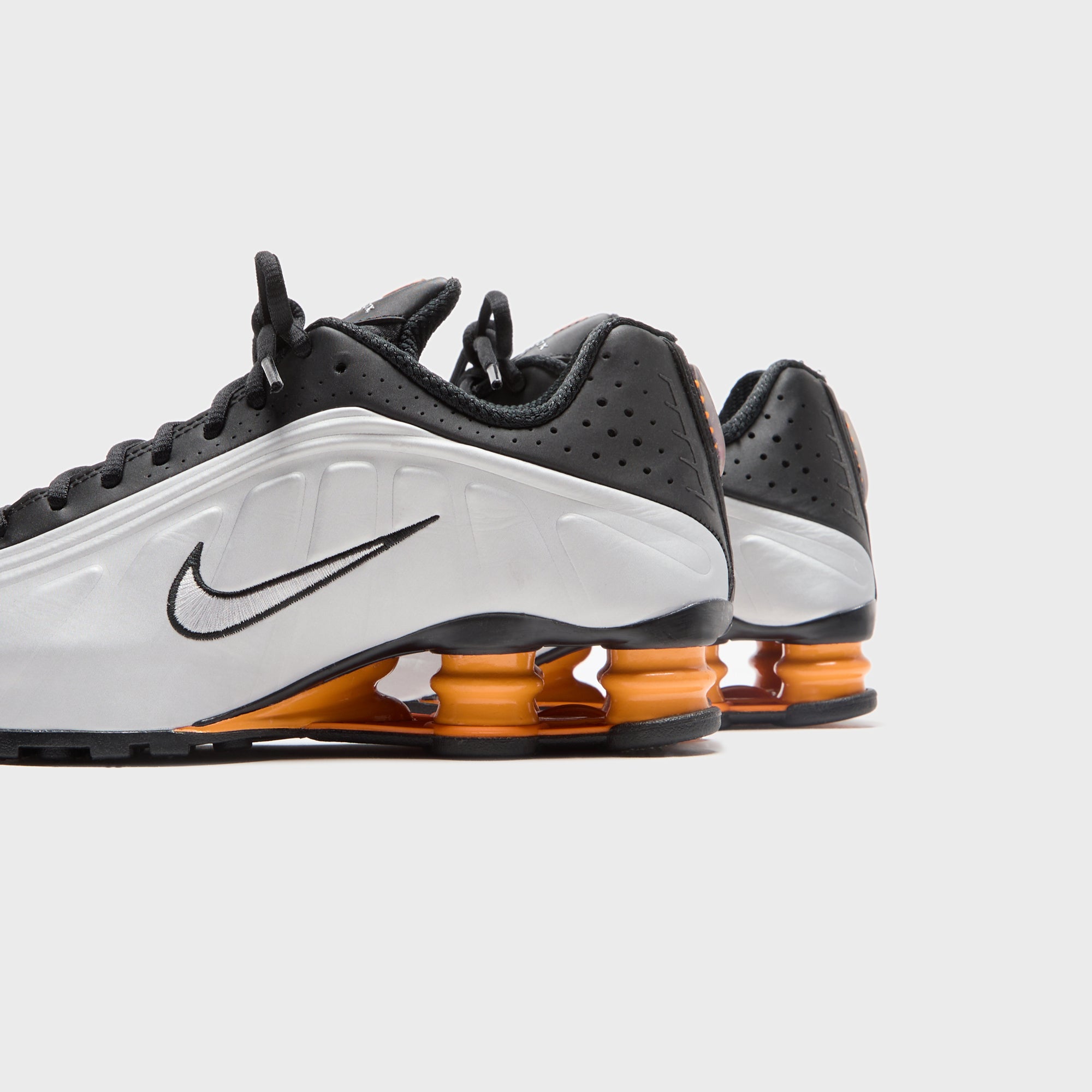 Nike Shox R4 - Black / Vast Grey / Bright Mandarin / Metallic Silver | Kith Black / Vast Grey / Bright Mandarin / Metallic Silver