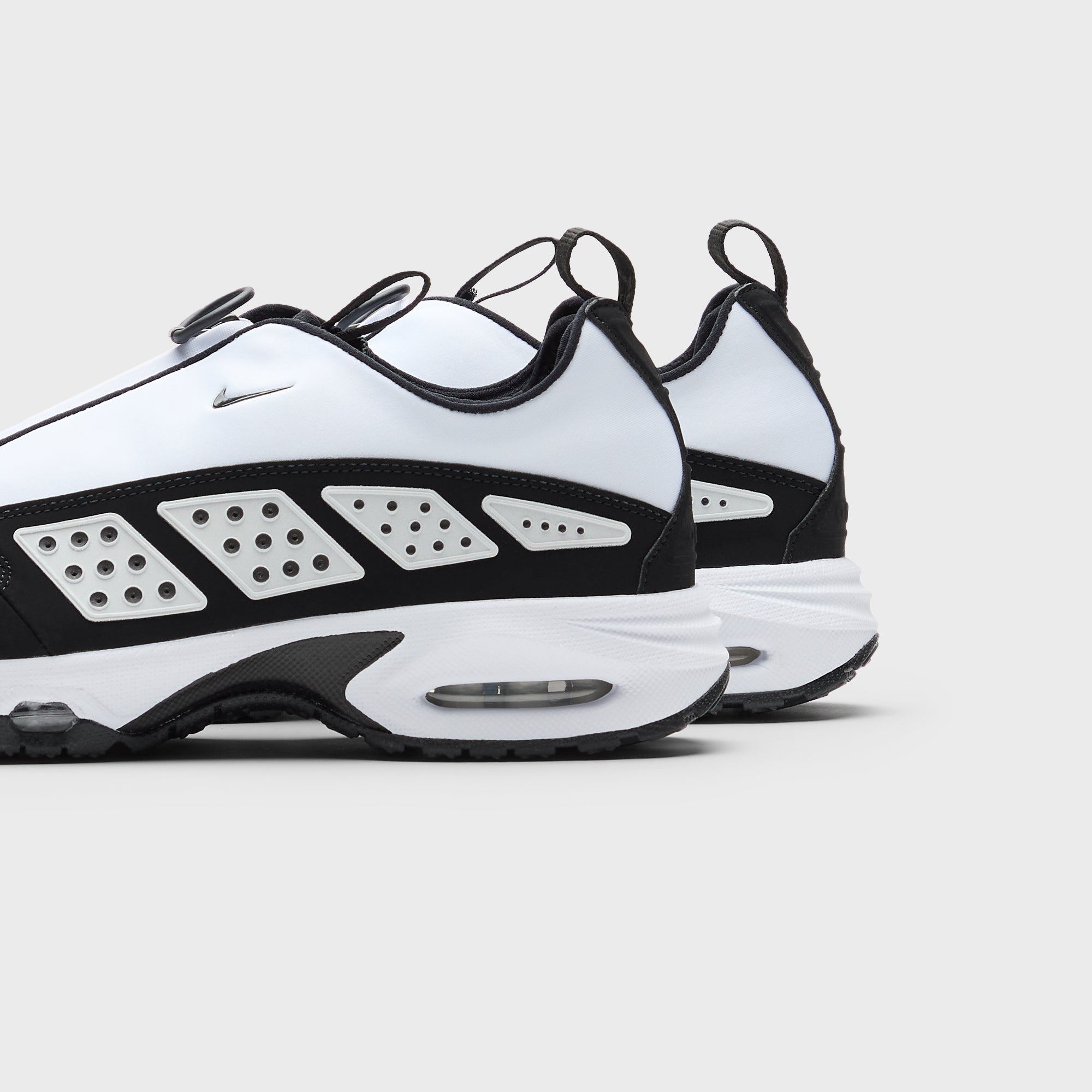 Nike WMNS Air Max SNDR - White / Black | Kith White / Black
