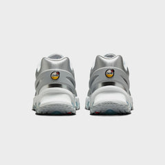 Nike WMNS Air Max Dn8 - Wolf Grey / Off-White / Metallic Silver | Kith Wolf Grey / Off-White / Metallic Silver