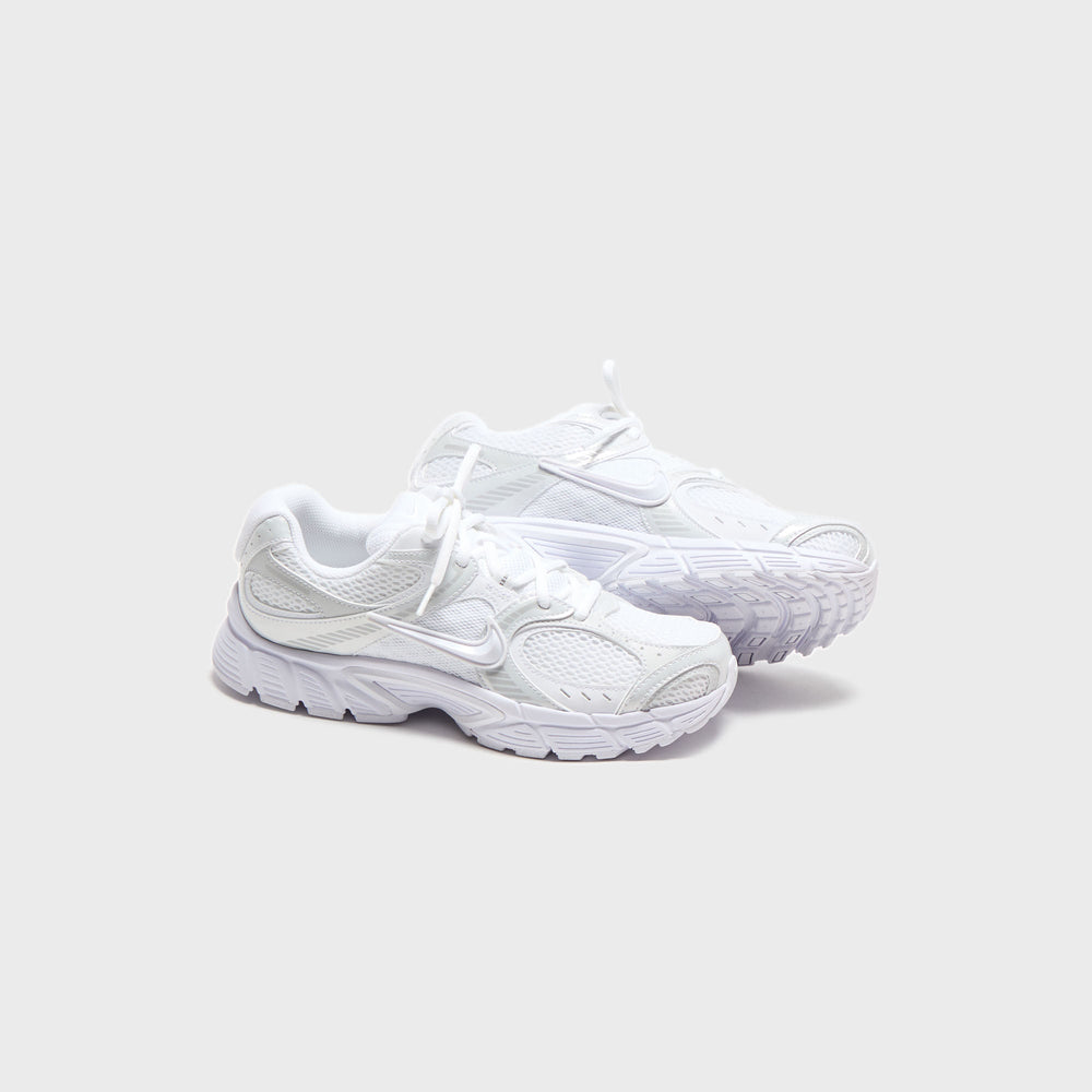 Nike WMNS V5 Rnr - White /Black / Metallic Silver | Kith White /Black / Metallic Silver