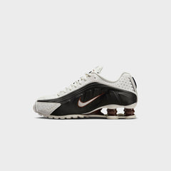 Nike WMNS Shox R4 - Sail / Black / Fauna Brown / Sail | Kith Sail / Black / Fauna Brown / Sail