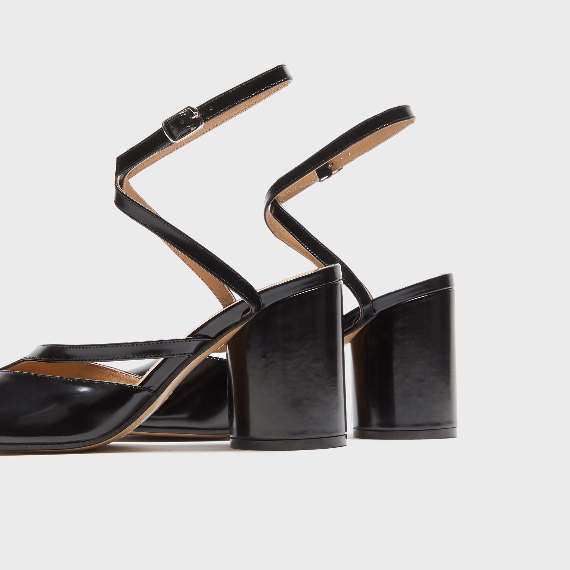 Maison Margiela Tabi Sandal Pump H80 - Black | Kith Black
