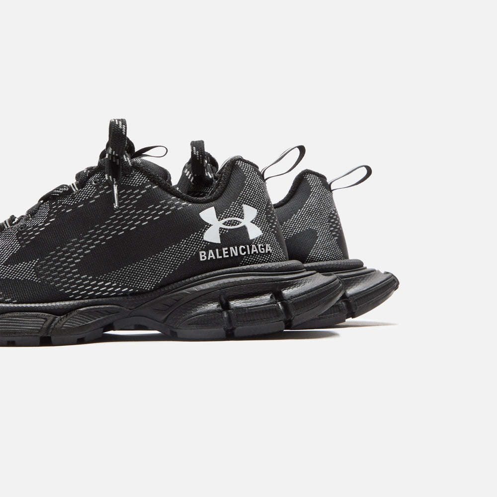 Balenciaga x Under Armour 3XL Knit Trainer - Black / White | Kith Black / White