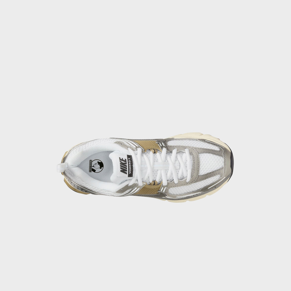 Nike GS Vomero 5 - Metallic Pewter / Medium Ash / Parachute Beige | Kith Metallic Pewter / Medium Ash / Parachute Beige