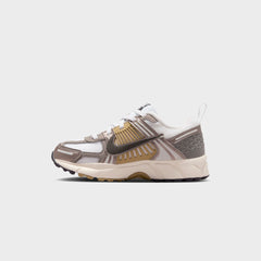 Nike PS Zoom Vomero 5 - Metallic Pewter / Medium Ash / Parachute Beige | Kith Metallic Pewter / Medium Ash / Parachute Beige