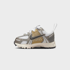 Nike TD Zoom Vomero 5 - Metallic Pewter / Medium Ash / Parachute Beige | Kith Metallic Pewter / Medium Ash / Parachute Beige
