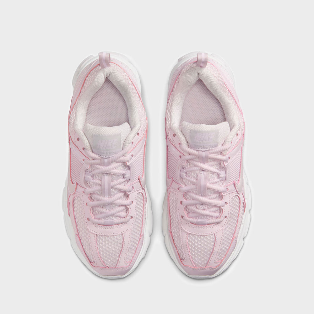 Nike GS Zoom Vomero 5 - Pearl Pink / Bleached Lilac / Summit White / V | Kith Pearl Pink / Bleached Lilac / Summit White / Vast Grey