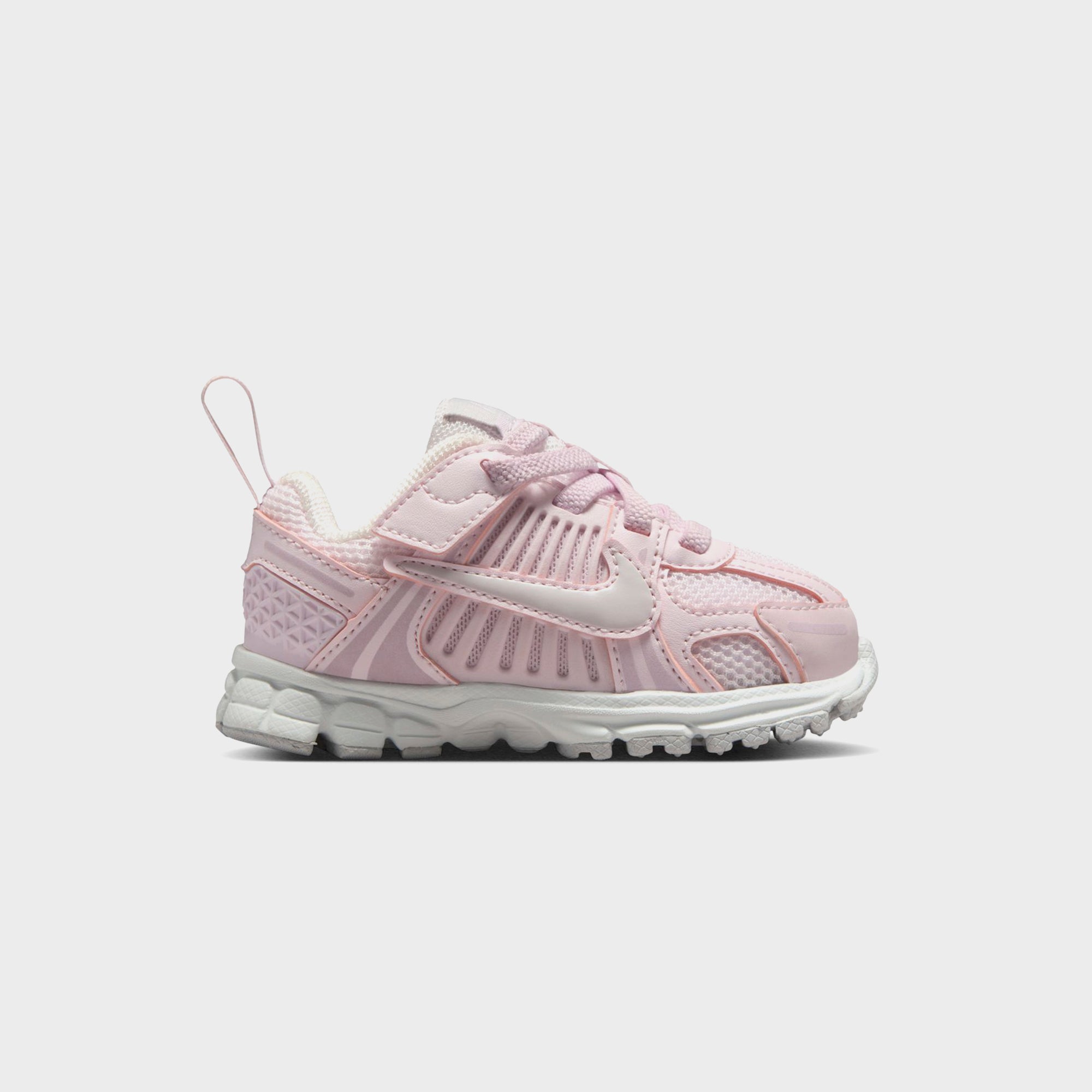 Nike TD Zoom Vomero 5 - Pearl Pink / Bleached Lilac / Summit White / V | Kith Pearl Pink / Bleached Lilac / Summit White / Vast Grey
