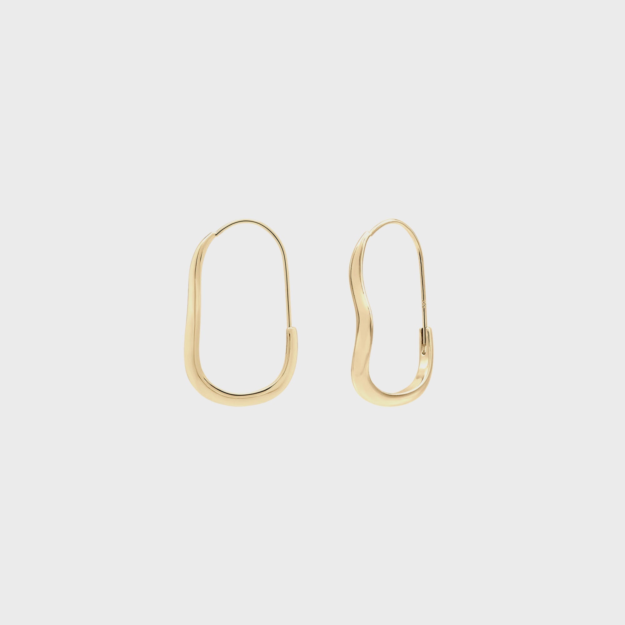 SHASHI Mia Wave Hoop - Gold | Kith Gold