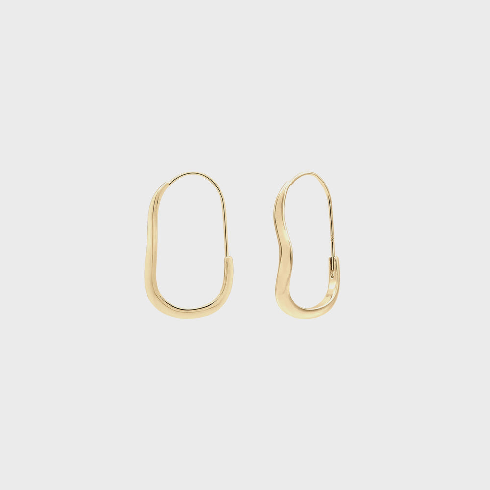 SHASHI Mia Wave Hoop - Gold | Kith Gold