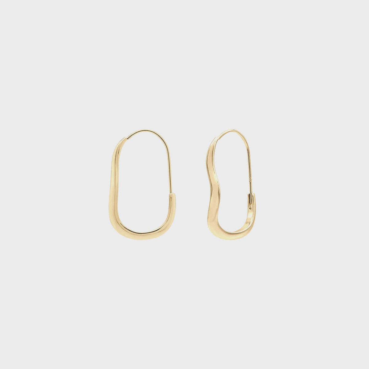 SHASHI Mia Wave Hoop - Gold | Kith Gold