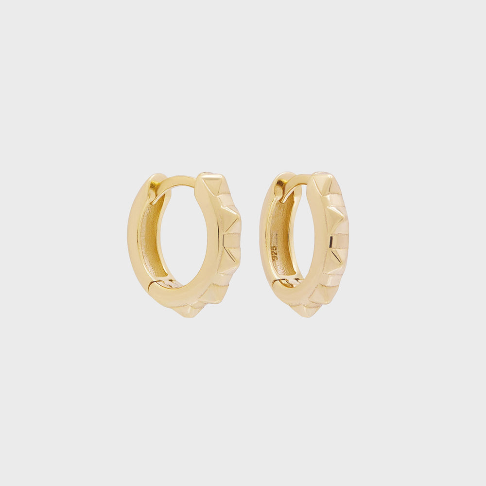 SHASHI Rocker Huggie Earring - Gold | Kith Gold