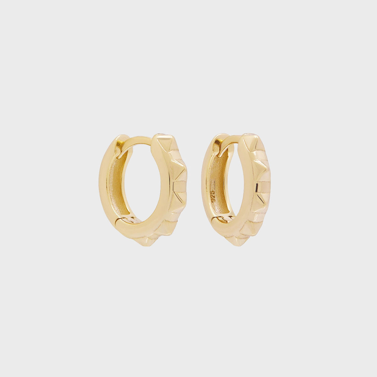 SHASHI Rocker Huggie Earring - Gold | Kith Gold