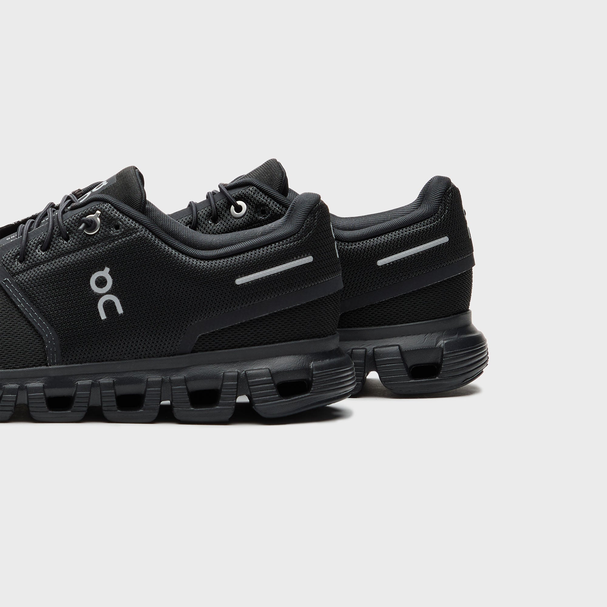 On Running Cloud 6 - Black | Kith Black