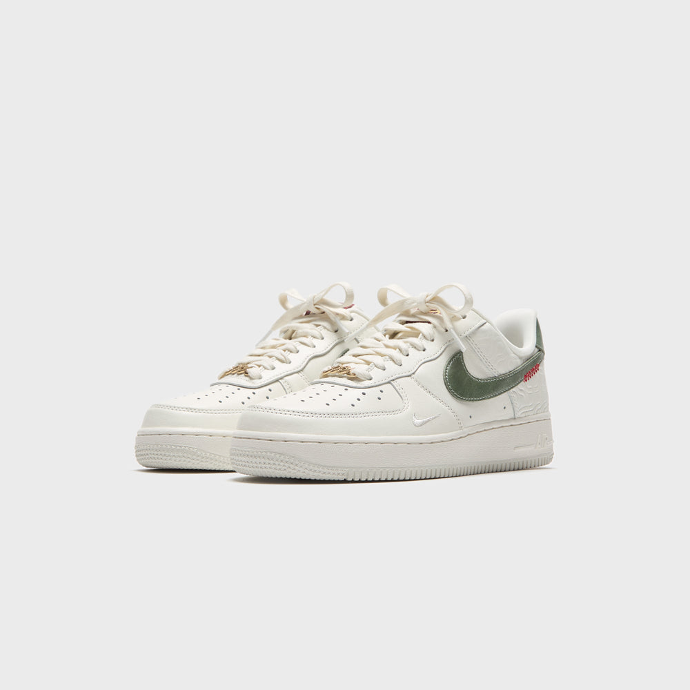 Nike Air Force 1 Low - Sail / Jade Horizon / Light Bone / University R | Kith Sail / Jade Horizon / Light Bone / University Red / Metallic Gold