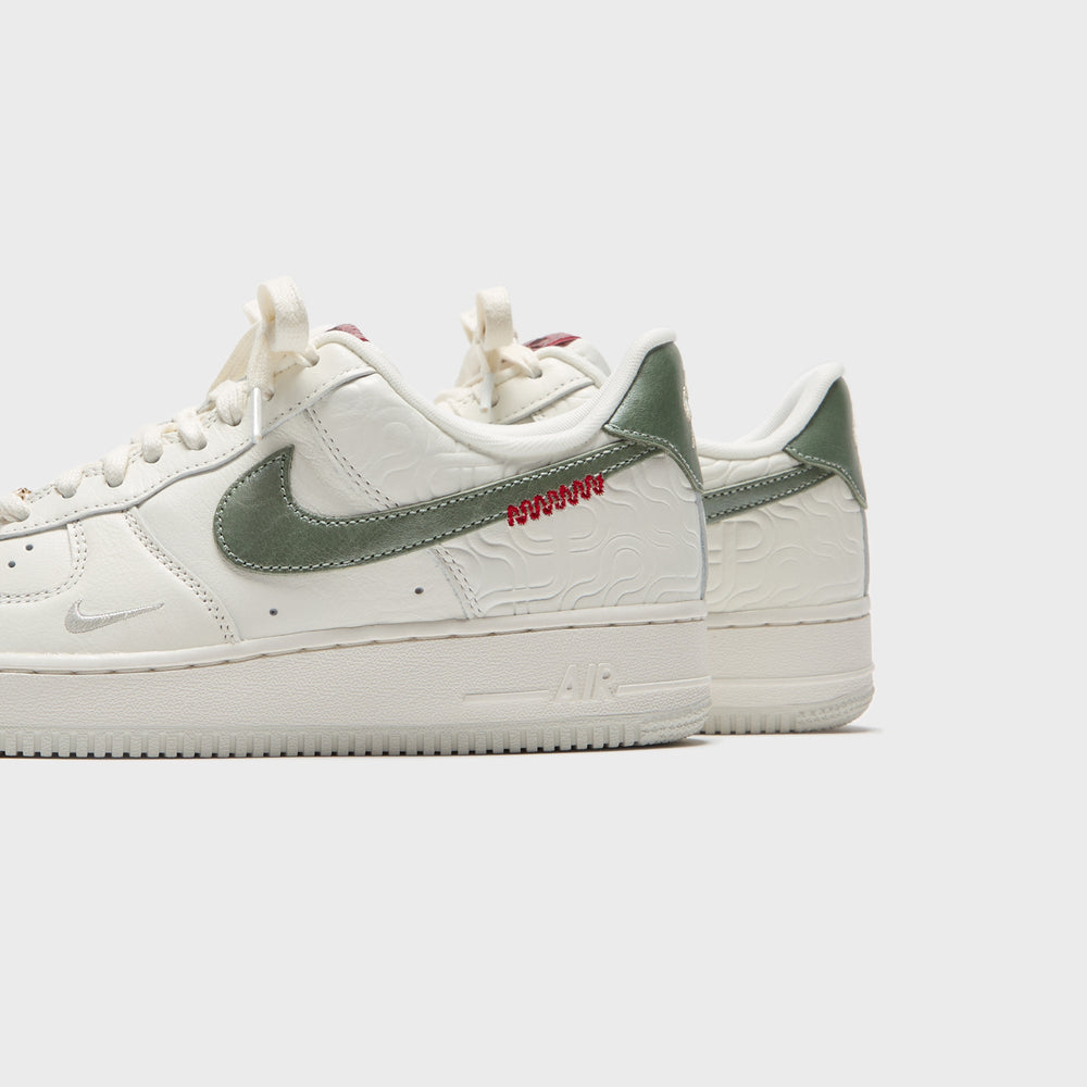 Nike Air Force 1 Low - Sail / Jade Horizon / Light Bone / University R | Kith Sail / Jade Horizon / Light Bone / University Red / Metallic Gold