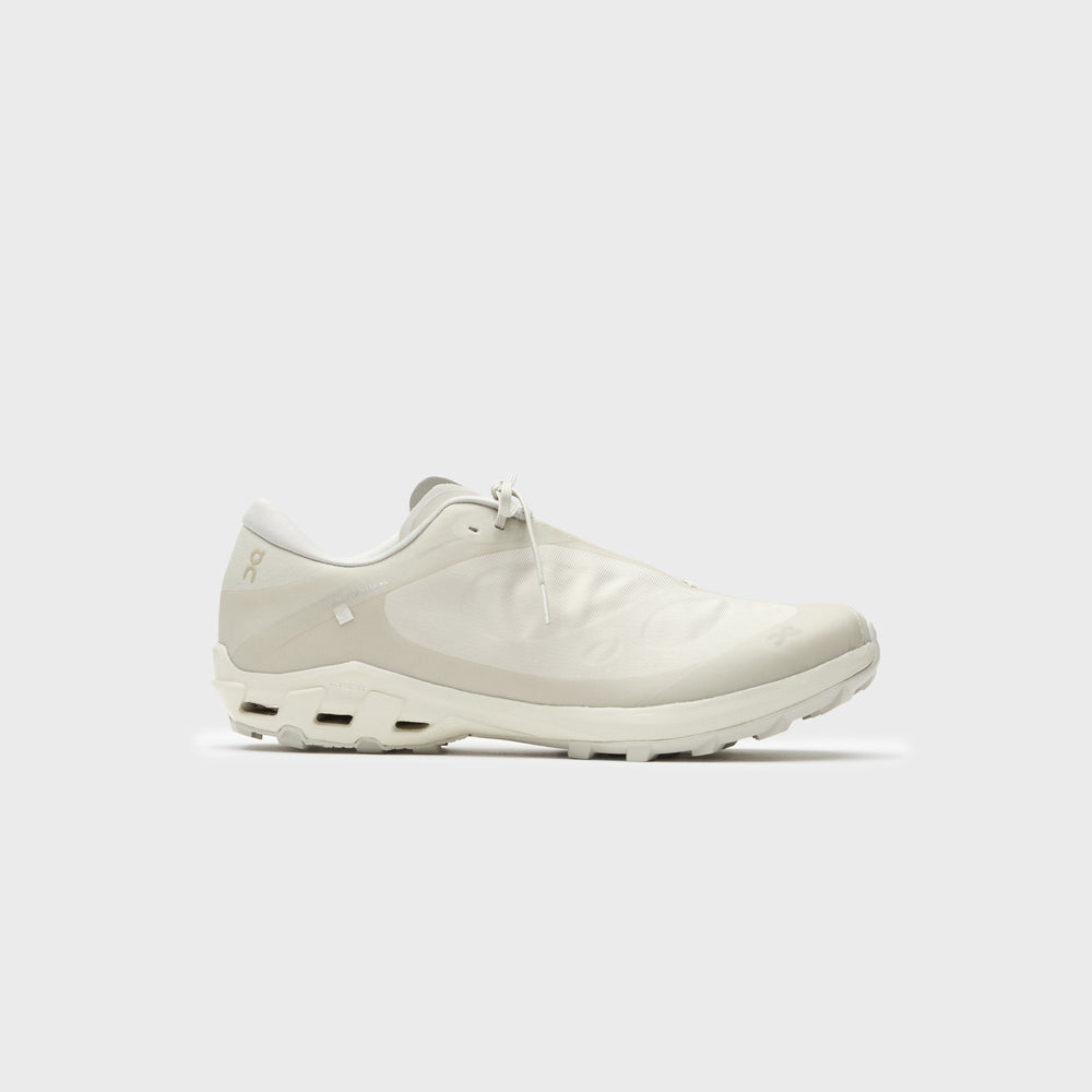 On Running x Post Archive Faction Cloudventure Peak - Ice / Moon | Kith Ice / Moon