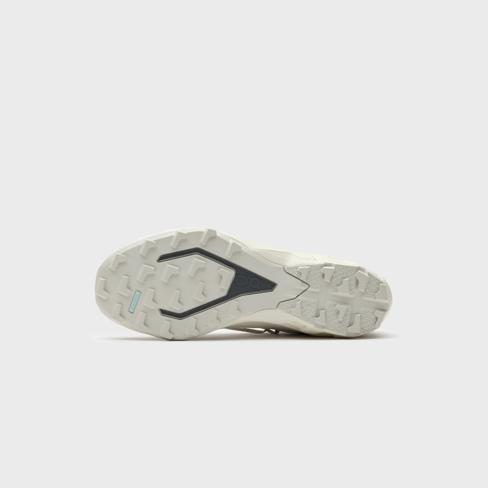 On Running x Post Archive Faction Cloudventure Peak - Ice / Moon | Kith Ice / Moon