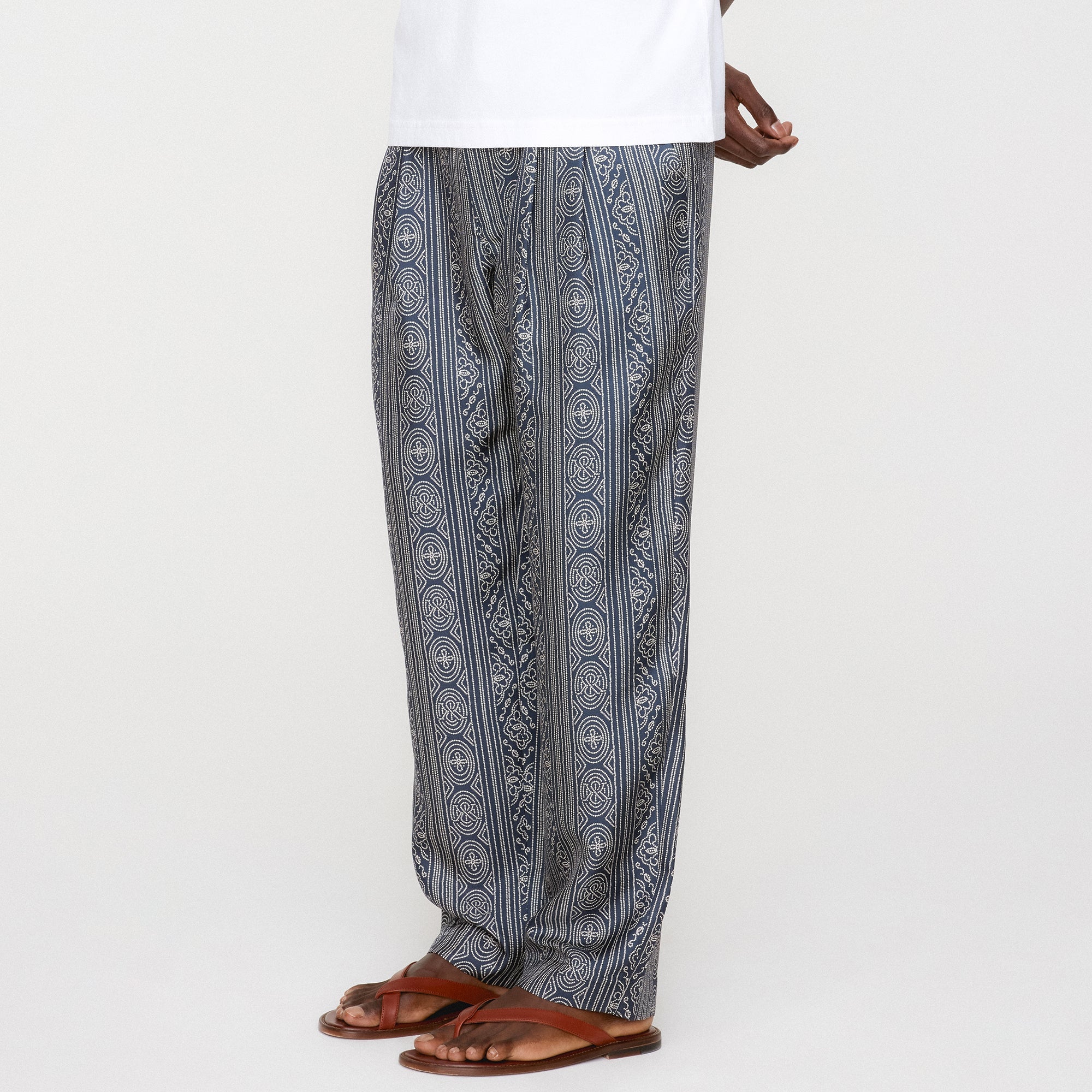 &Kin Batik Stripe Pleated Ari Trouser - Nocturnal | Kith Nocturnal