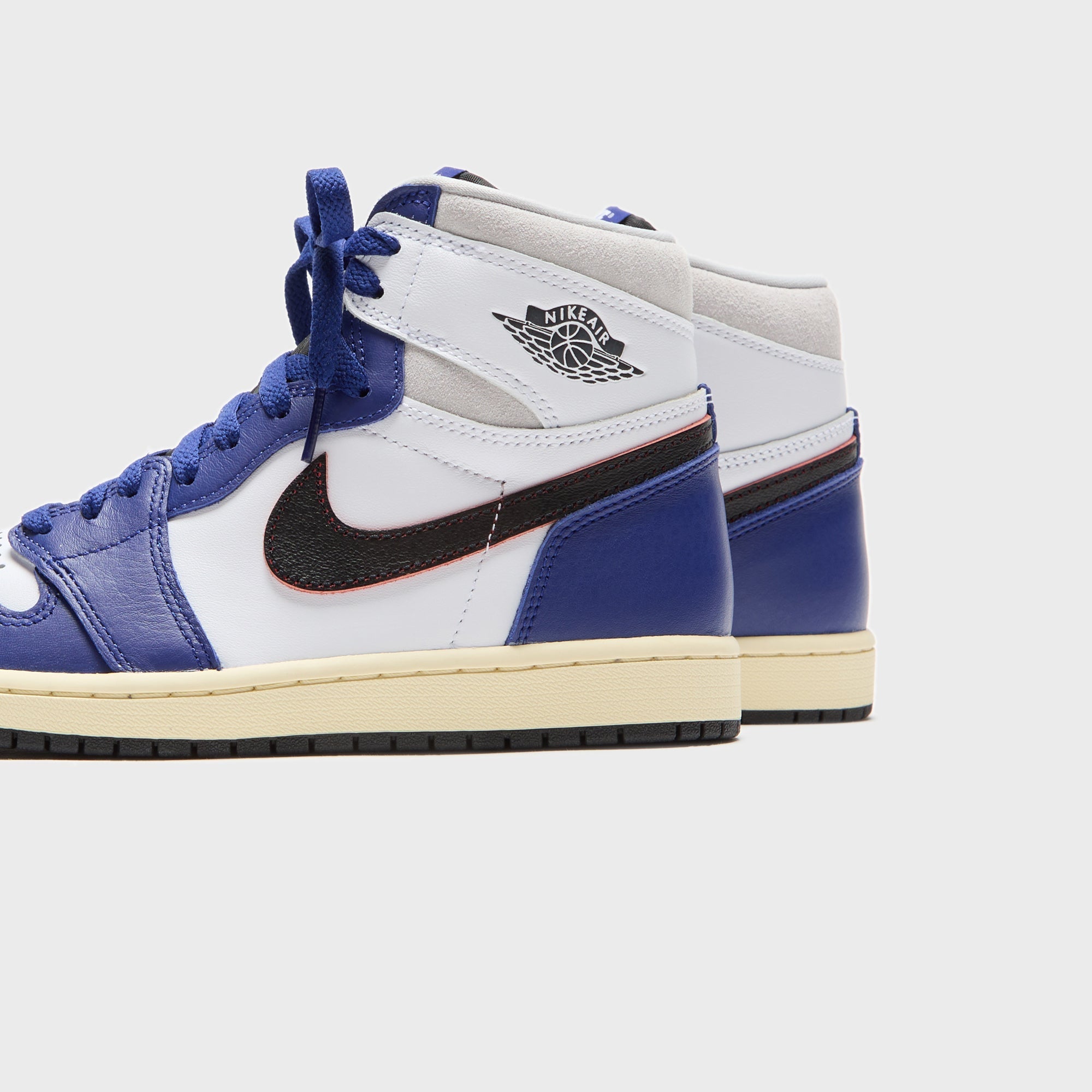 Jordan Air Jordan 1 Retro High OG - White / Black / Neutral Grey / Dee | Kith White / Black / Neutral Grey / Deep Royal Blue / Muslin