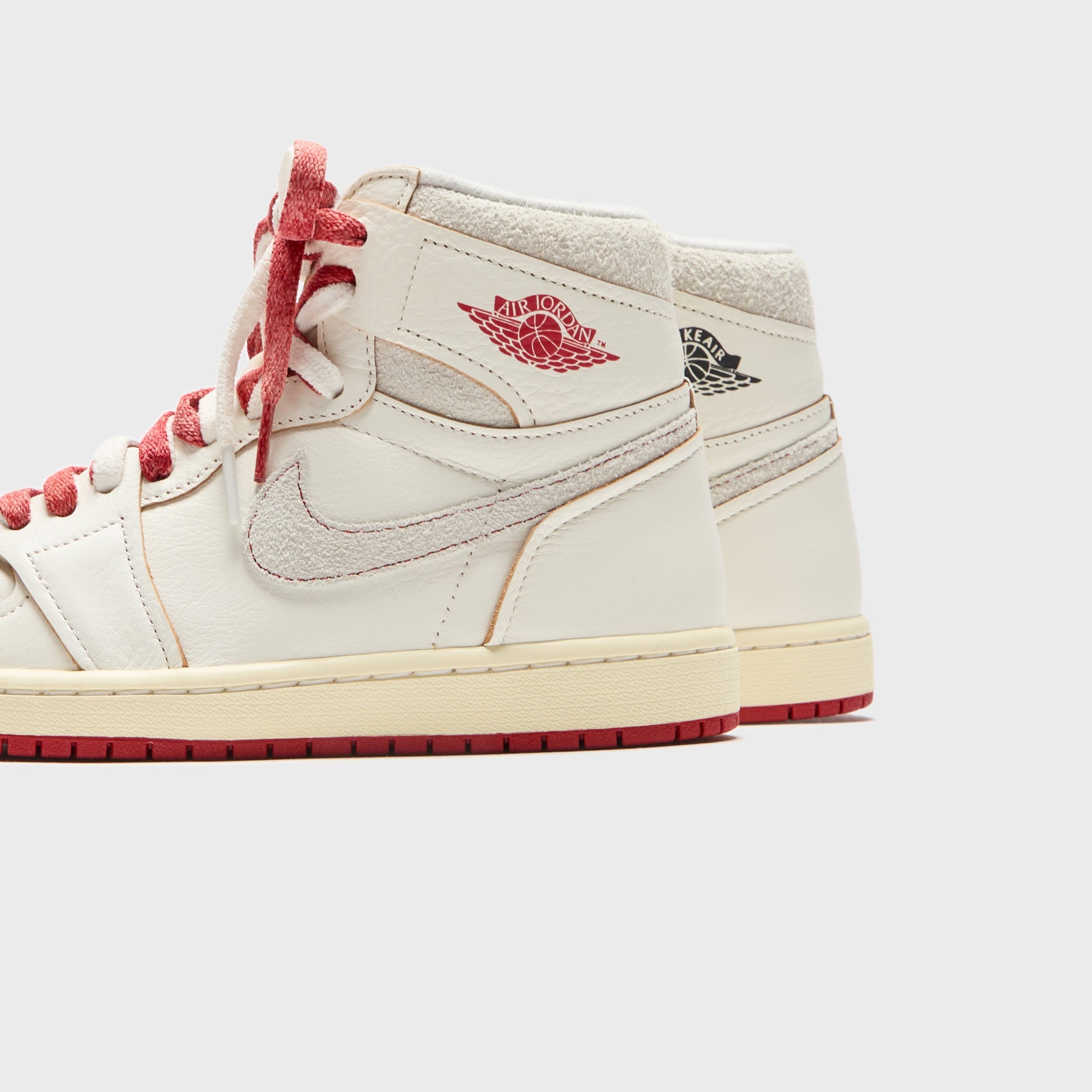Jordan WMNS Air Jordan 1 Retro High OG - Sail / Cinnabar / Light Bone | Kith Sail / Cinnabar / Light Bone
