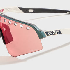 Oakley Sutro Lite Sweep - Matte Silver Blue Colorshift / Prizm Trail T | Kith Matte Silver Blue Colorshift / Prizm Trail Torch