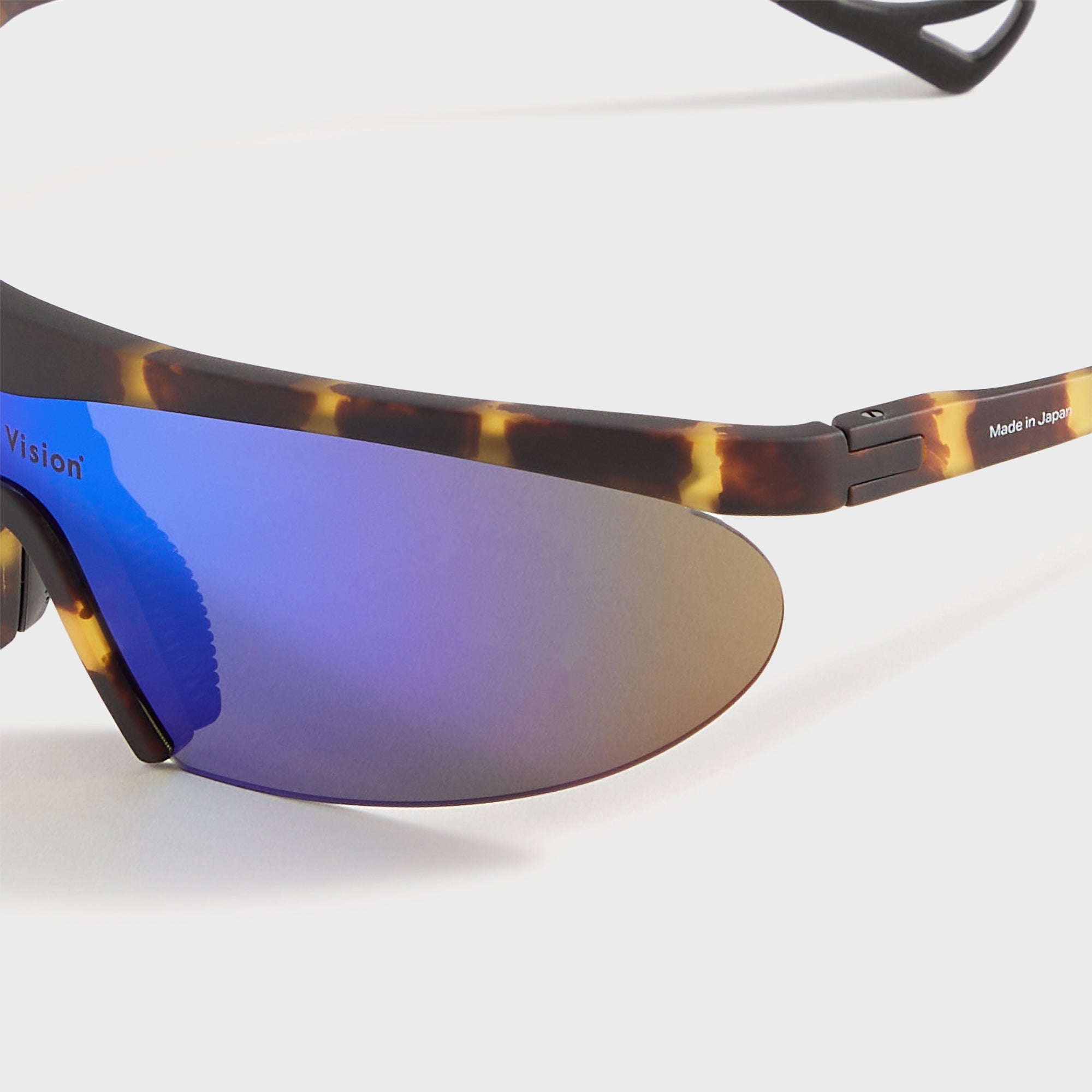 District Vision Koharu Eclipse - Tortoise / D+ Blue Mirror | Kith Tortoise / D+ Blue Mirror