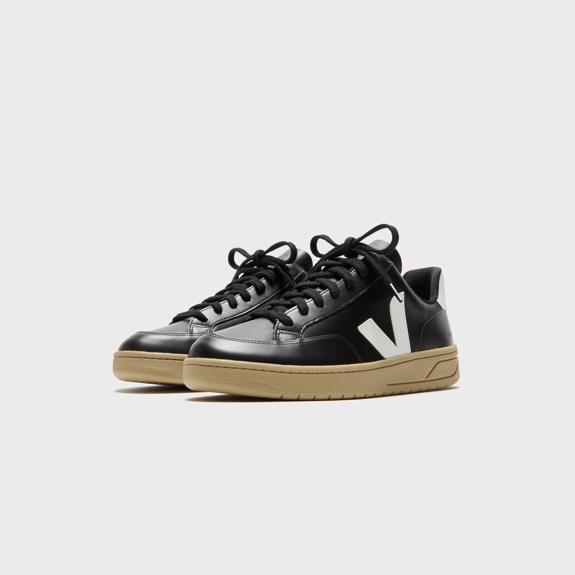 Veja V-12 - Extra Black / White Dune | Kith Extra Black / White Dune