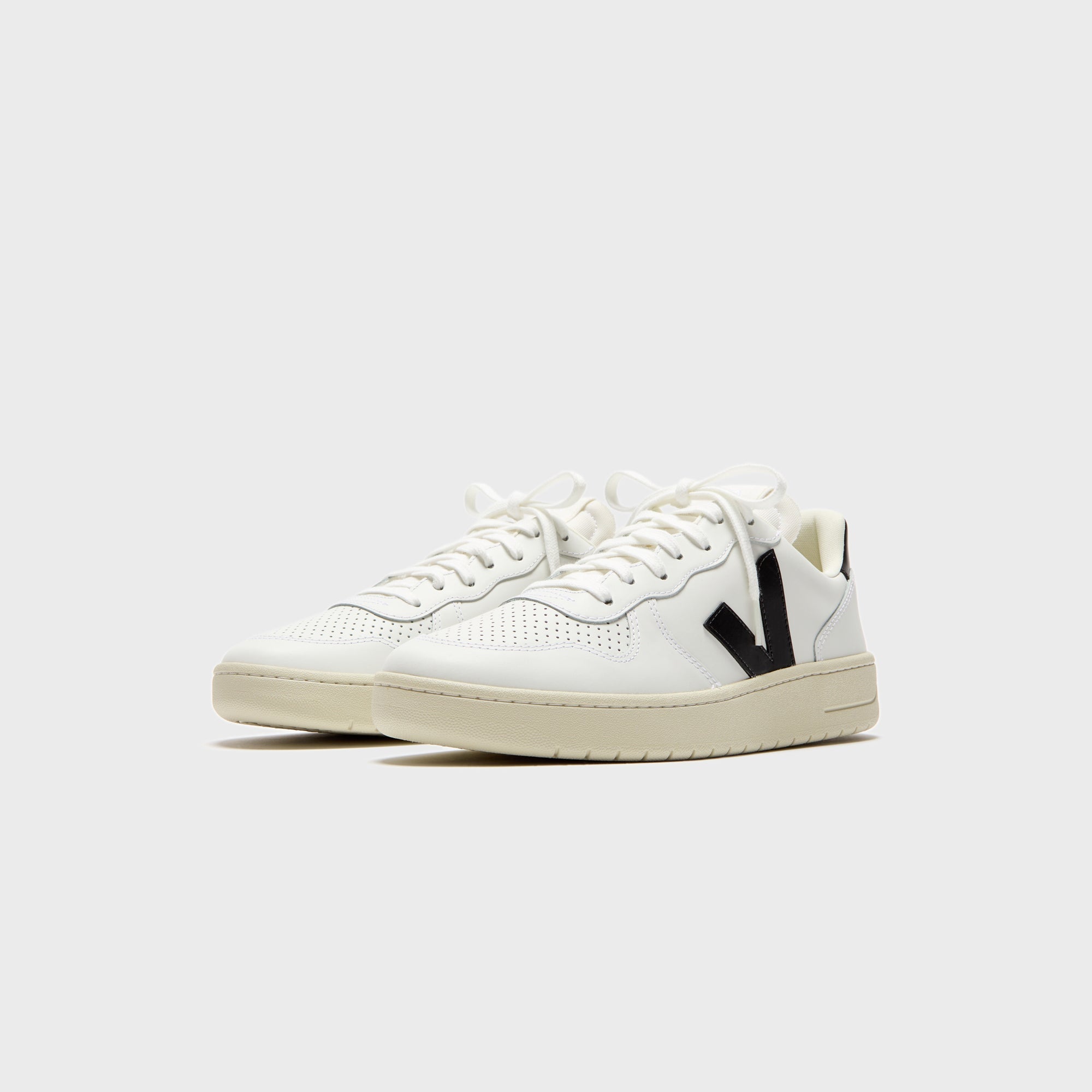 Veja V-10 - Extra White / Black | Kith Extra White / Black