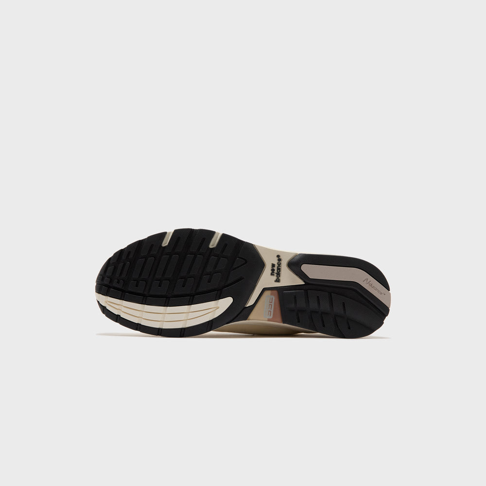New Balance Made in USA 992 - Calcium / Raw Cashew | Kith Calcium / Raw Cashew