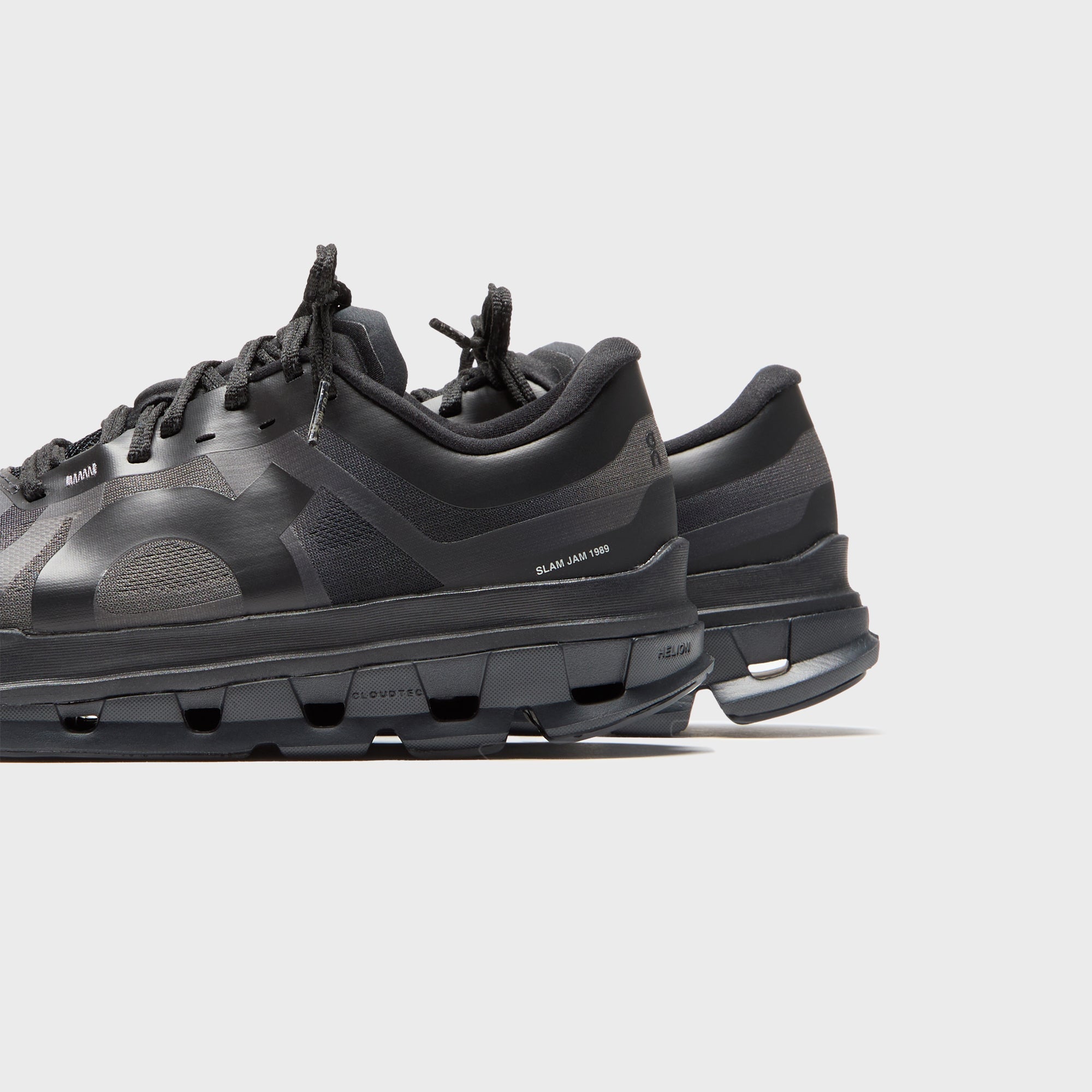 On Running x SLAM JAM Cloud 5 - Gull / Black | Kith Gull / Black