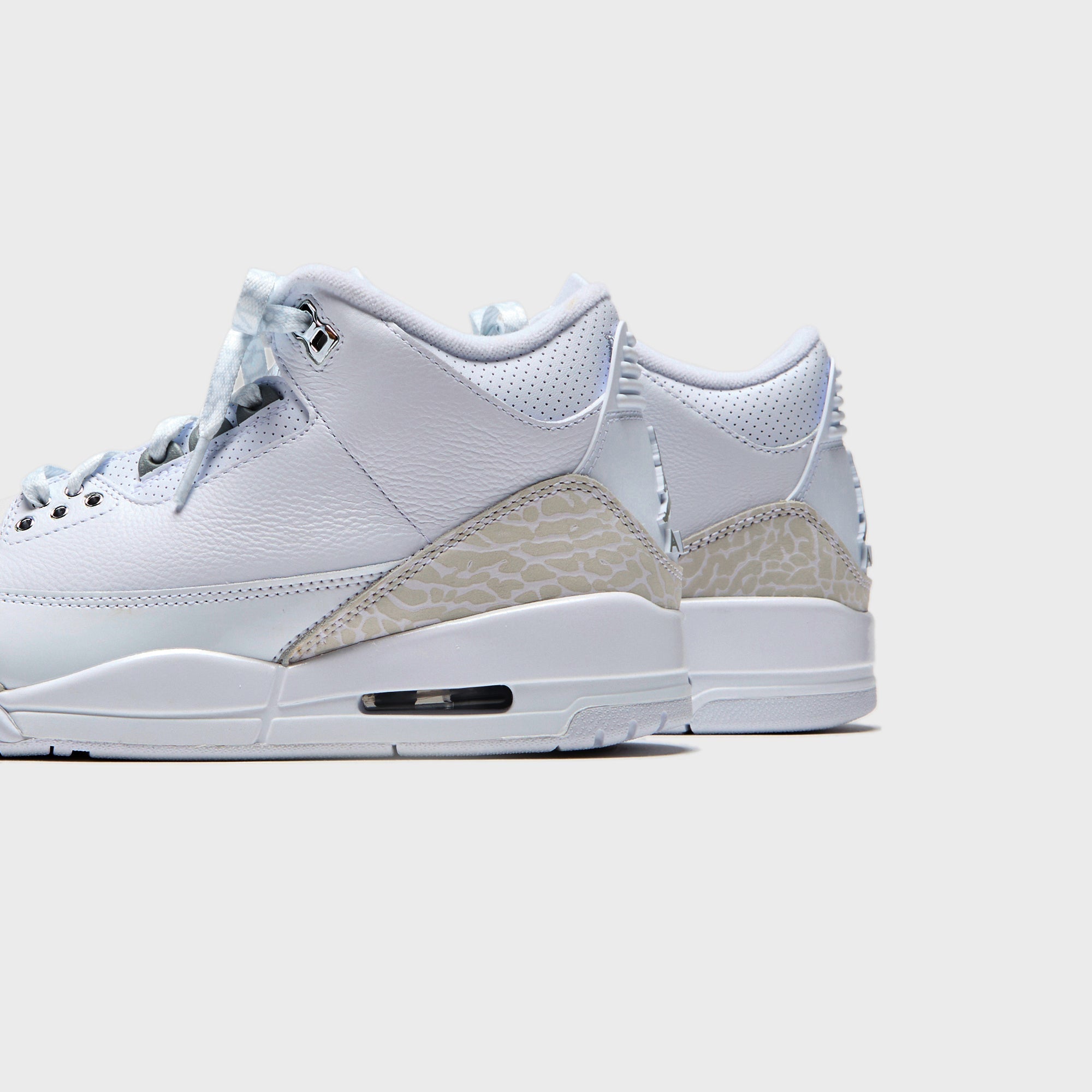 Jordan Air Jordan 3 - White / Metallic Silver | Kith White / Metallic Silver
