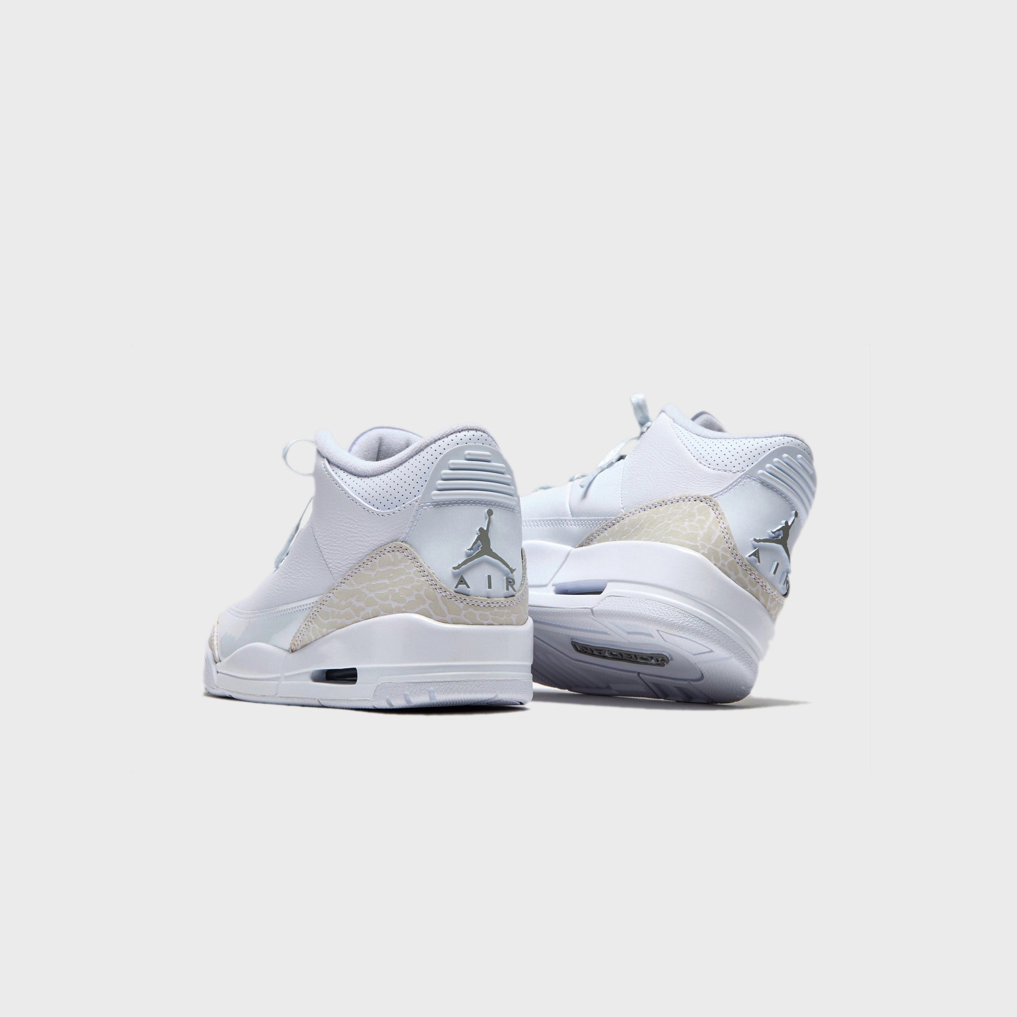 Jordan Air Jordan 3 - White / Metallic Silver | Kith White / Metallic Silver